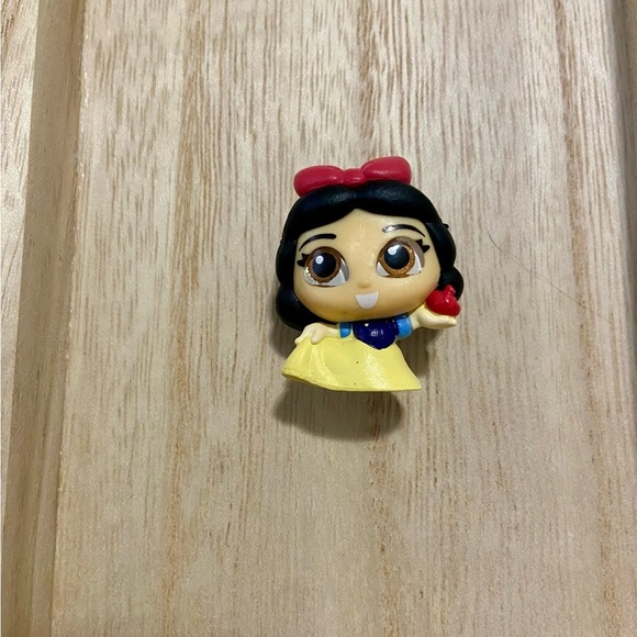 Series 6 Doorables - Snow White - Picture 1 of 2